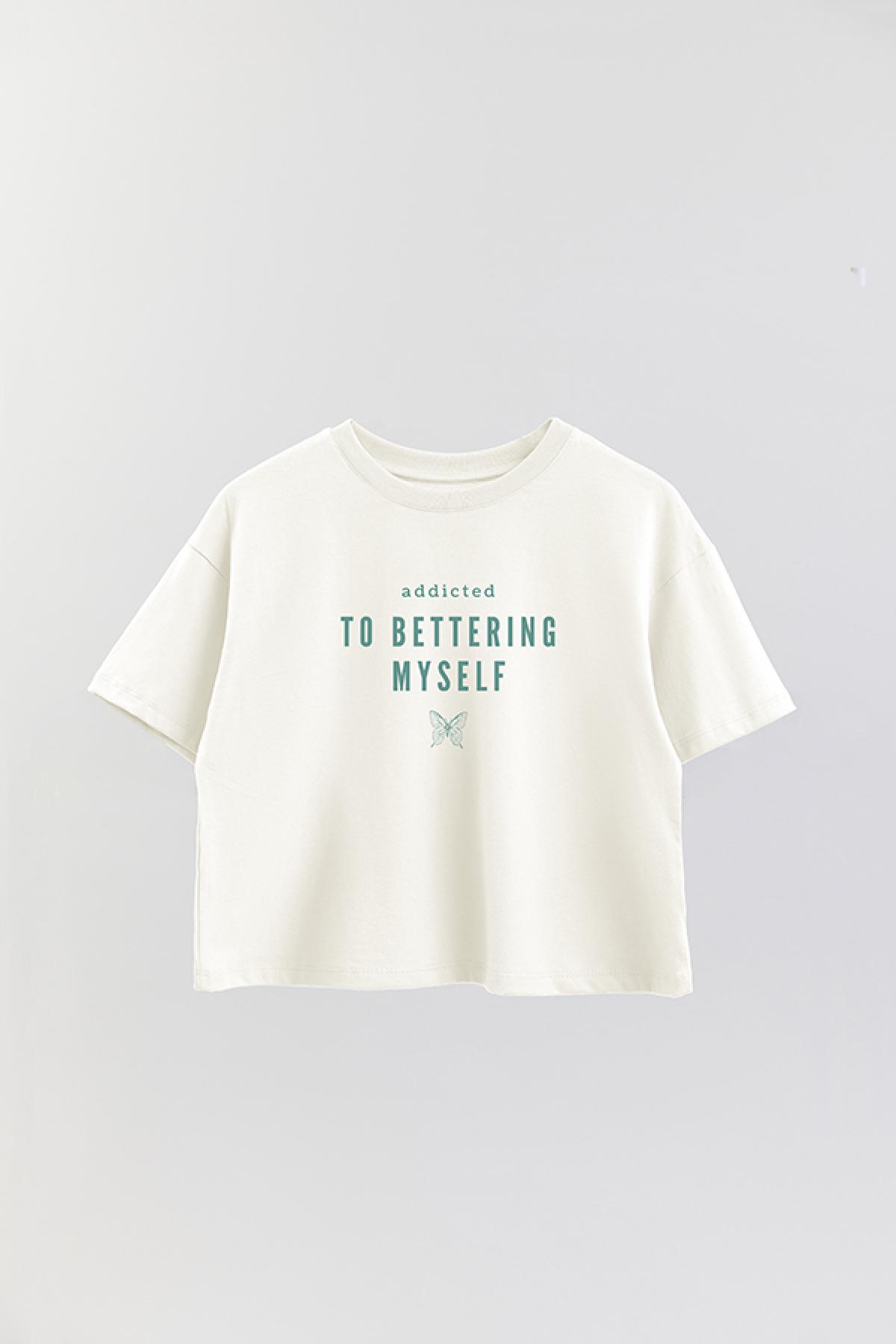REMERA CROP ESTAMPADA WCV ADDICTED TO BETTERING MYSELF