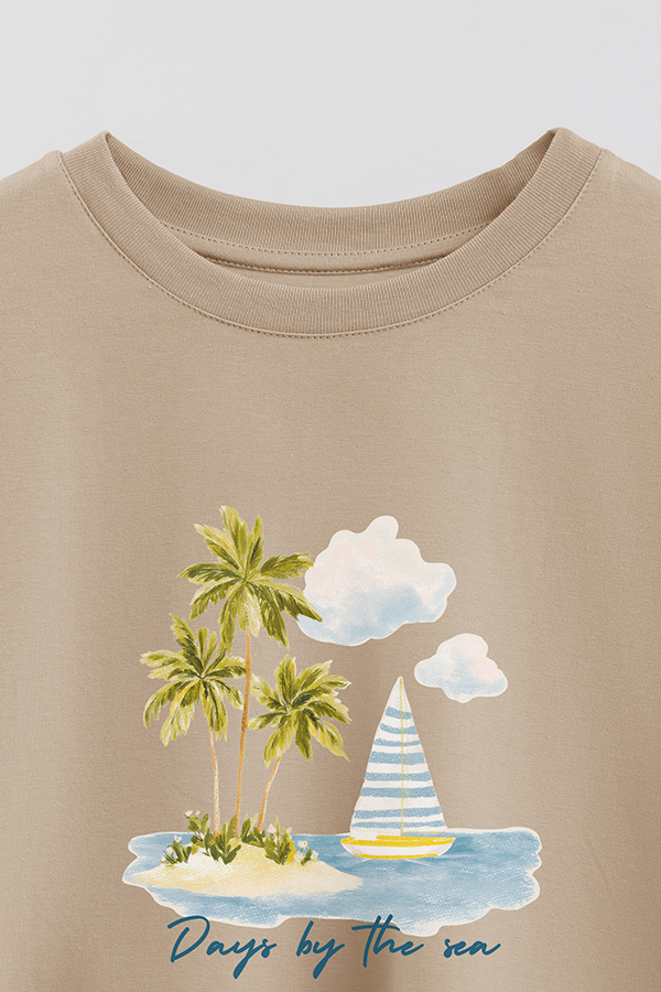 REMERA CROP ESTAMPADA COASTAL DAYS BY THE SEA