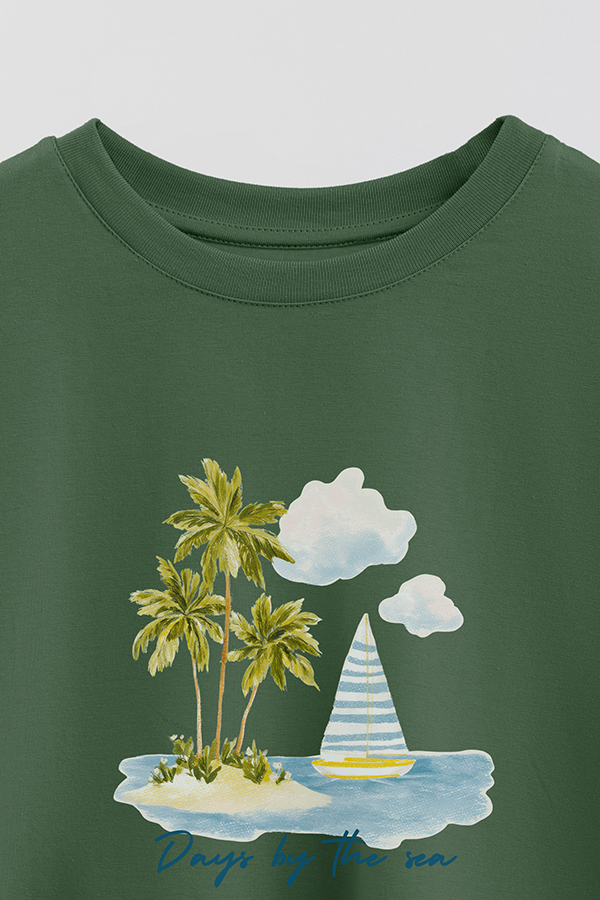 REMERA CROP ESTAMPADA COASTAL DAYS BY THE SEA