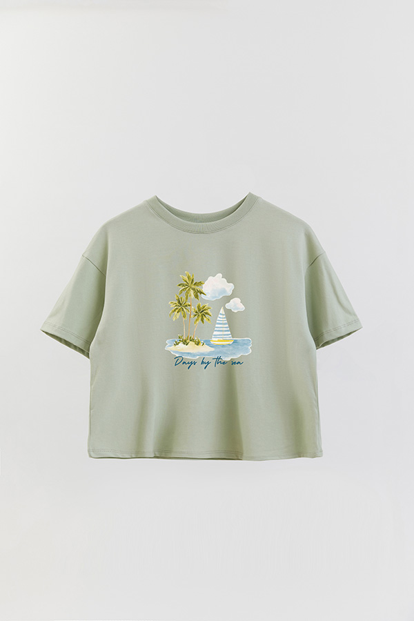 REMERA CROP ESTAMPADA COASTAL DAYS BY THE SEA