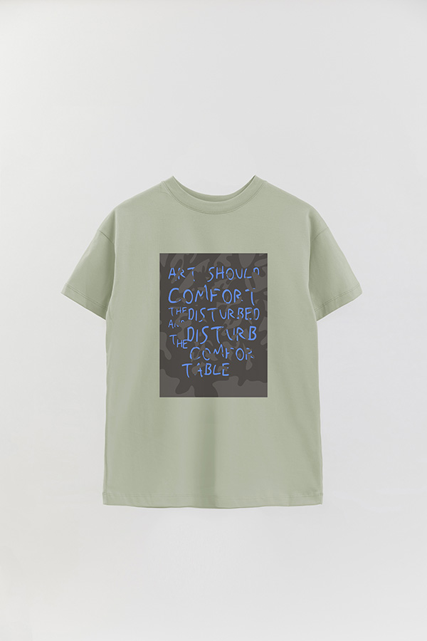 REMERA OVER ESTAMPADA ART SHOULD COMFORT