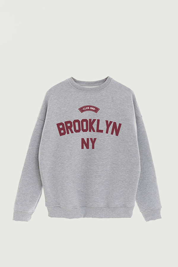 BUZO CREWNECK ESTAMPADO VARSITY BROOKLYN NY
