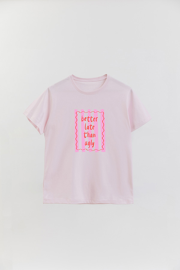 REMERA BASICA ESTAMPADA HD BETTER LATE