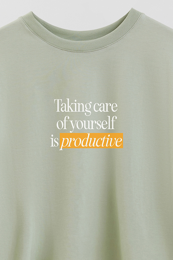REMERA CROP ESTAMPADA TAKING CARE OF YOURSELF