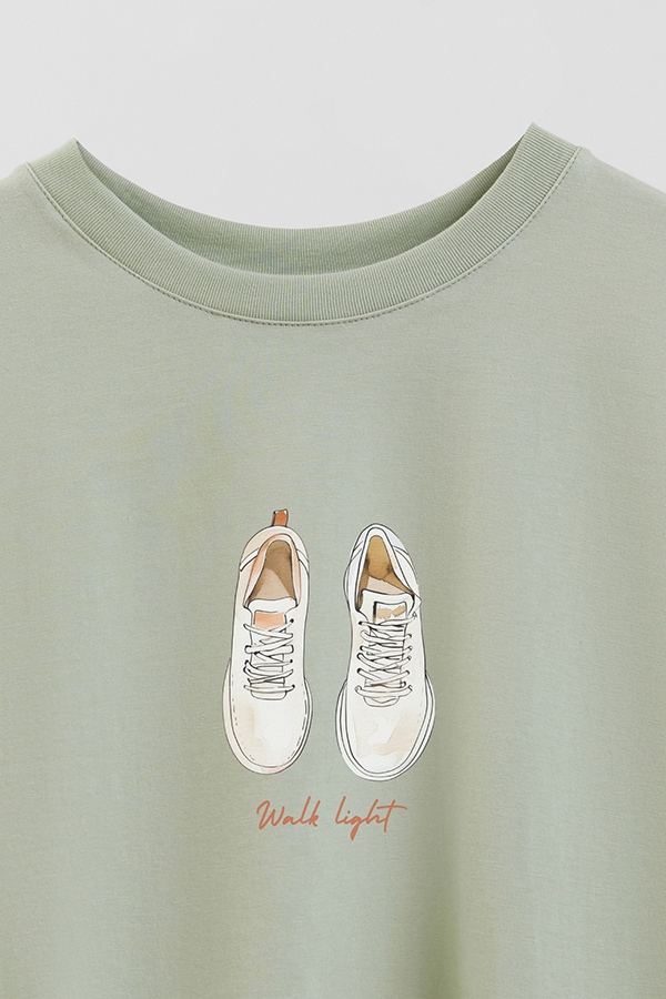 REMERA CROP ESTAMPADA COASTAL WALK LIGHT