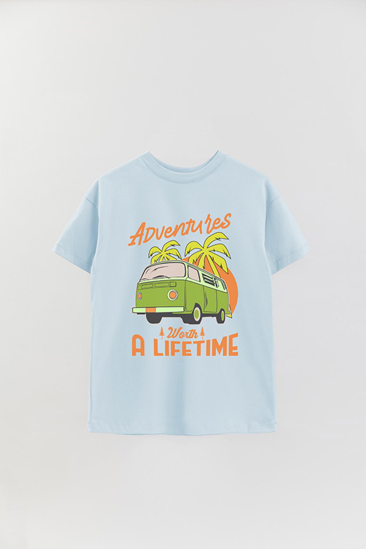 REMERA OVER ESTAMPADA ADV ADVENTURES WORTH A LIFETIME