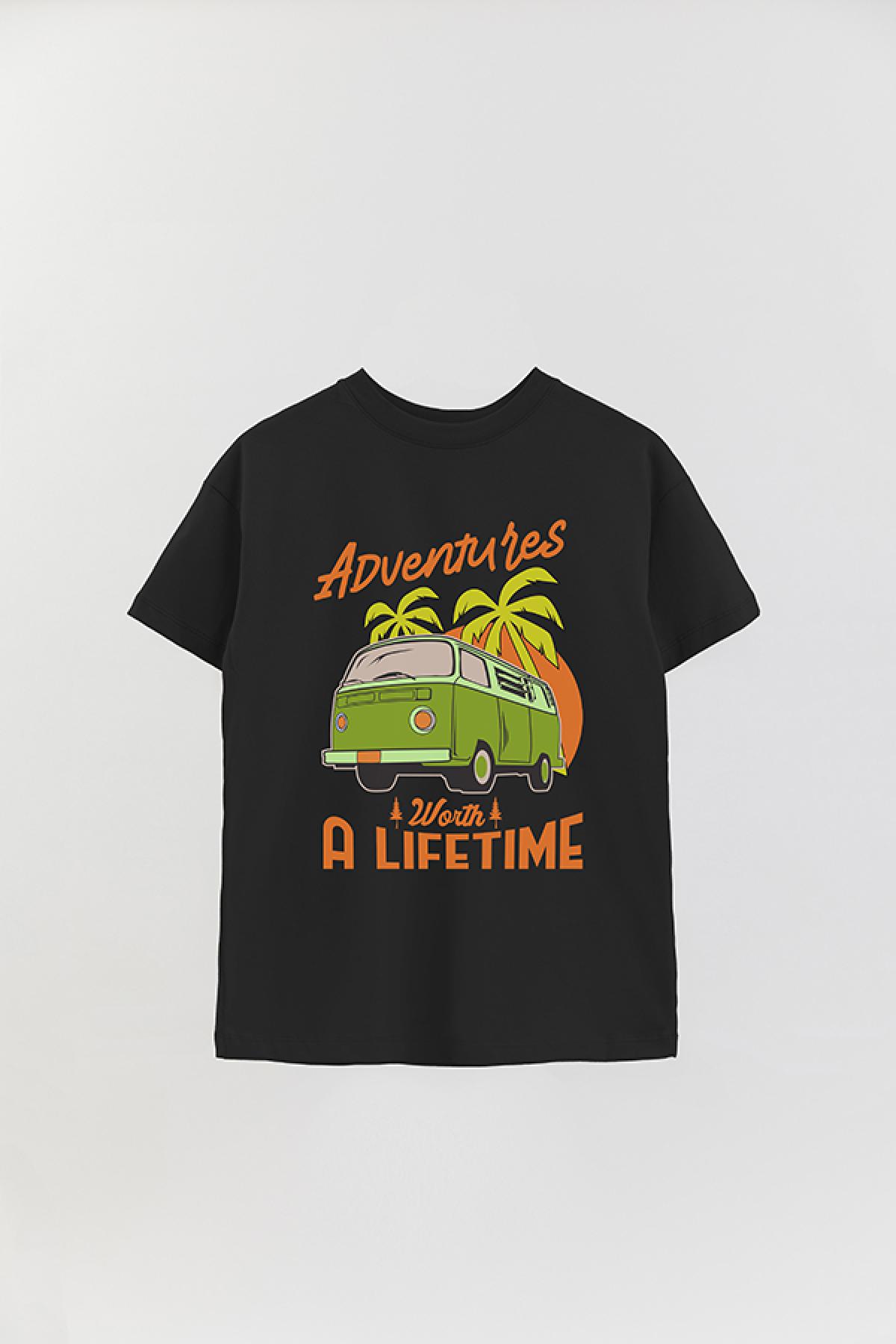 REMERA OVER ESTAMPADA ADV ADVENTURES WORTH A LIFETIME