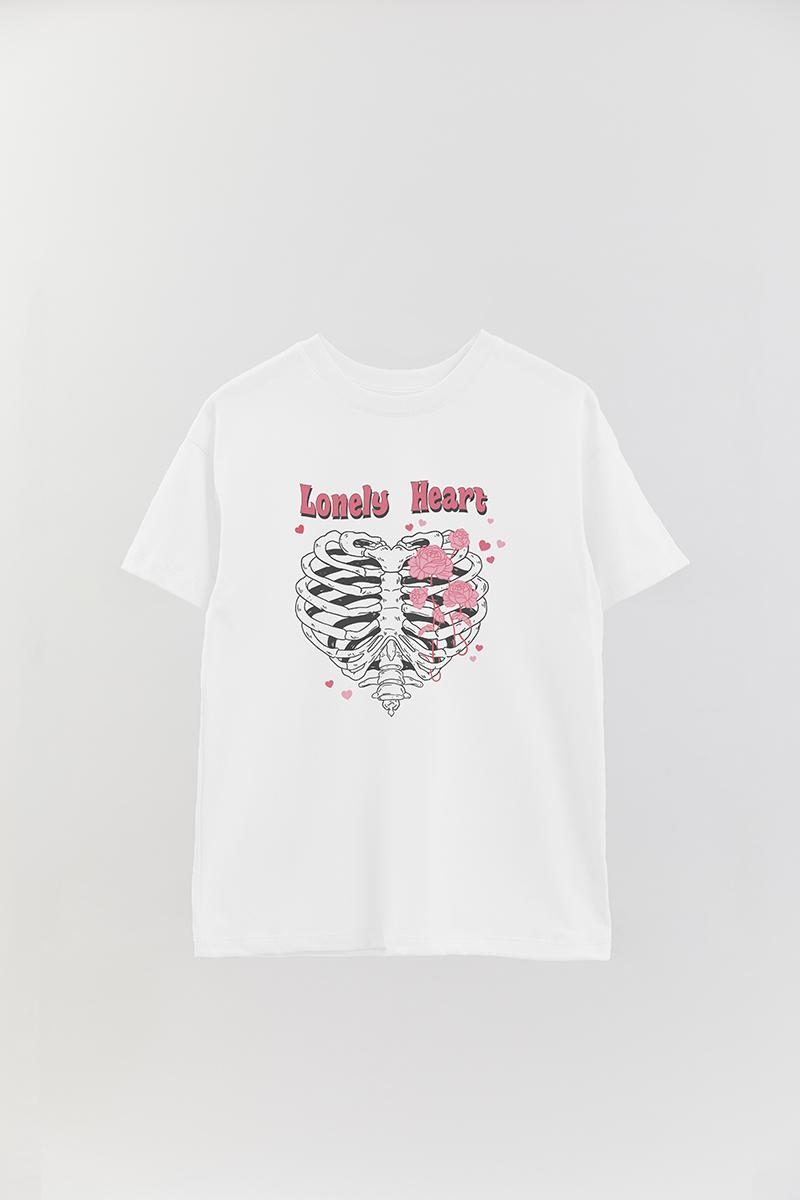 REMERA OVER ESTAMPADA SKT LONELY HEART