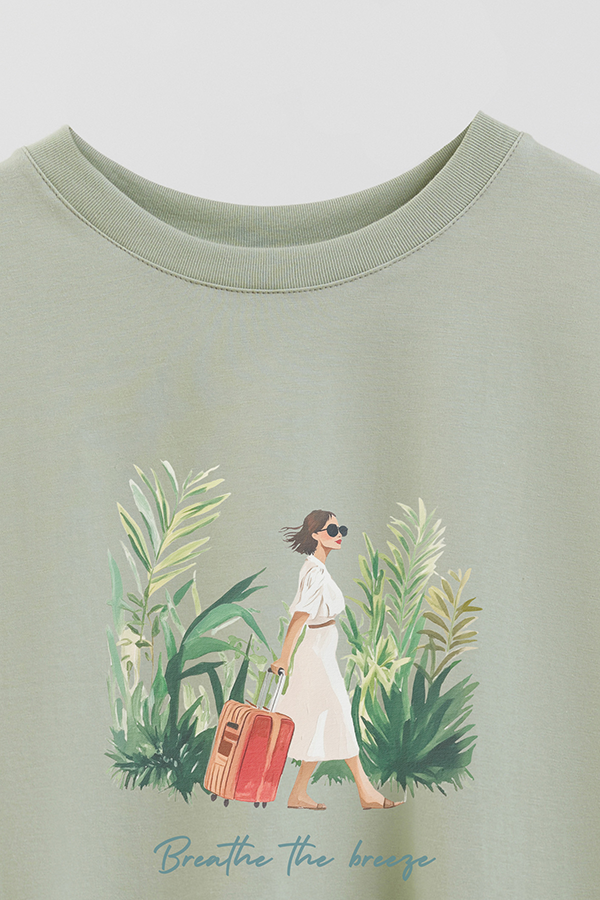REMERA CROP ESTAMPADA COASTAL BREATHE THE BREEZE