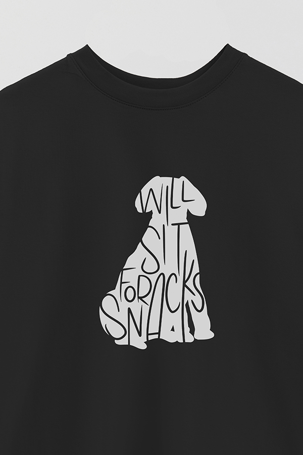 REMERA OVER ESTAMPADA DOG WILL SIT FOR SNACKS