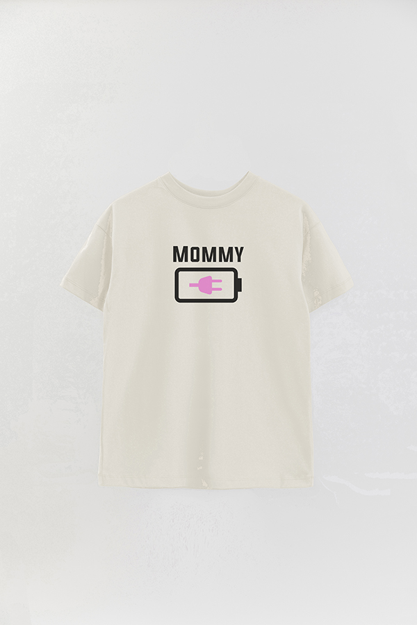 REMERA OVER ESTAMPADA DDP BATTERY MOMMY