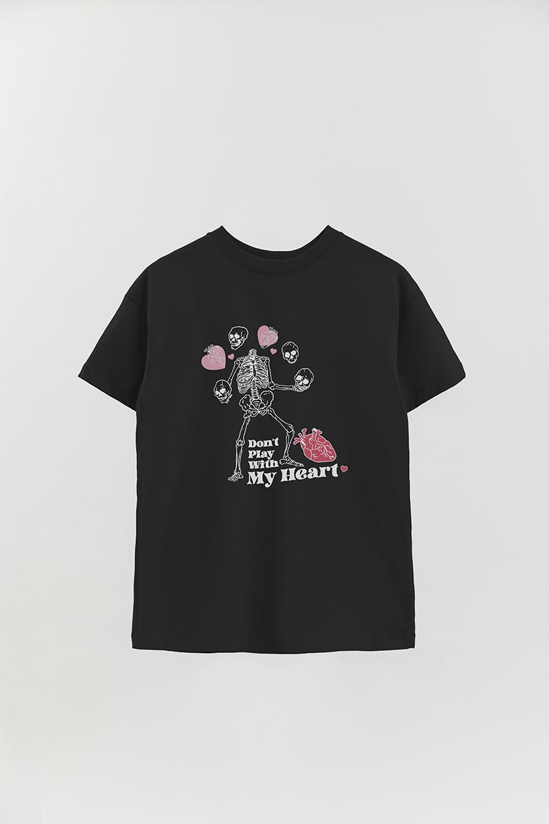REMERA OVER ESTAMPADA SKT DON'T PLAY WITH MY HEART