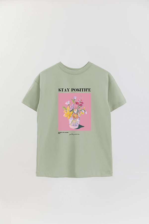 REMERA OVER ESTAMPADA GRAPHIC STAY POSITIVE
