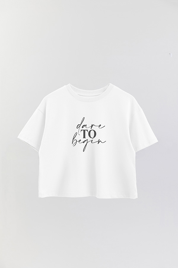 REMERA CROP ESTAMPADA ML DARE TO BEGIN