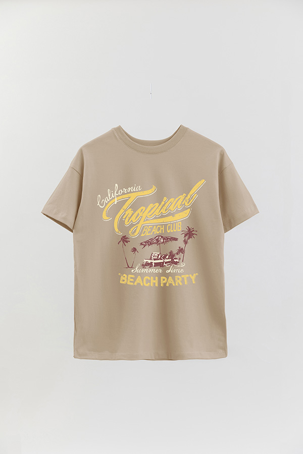 REMERA OVER ESTAMPADA CALIFORNIA TROPICAL BEACH CLUB