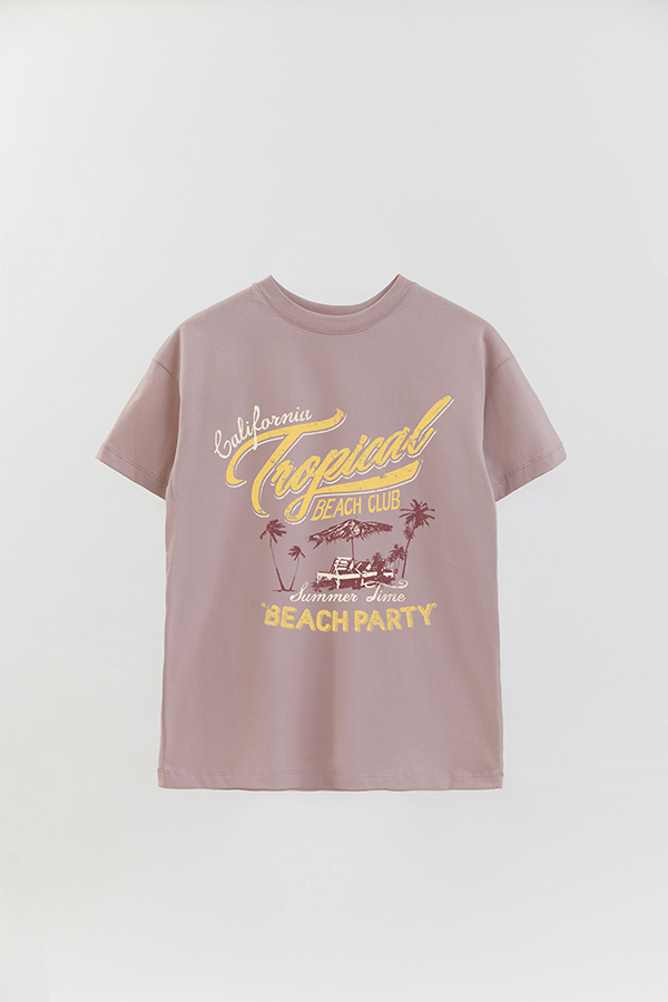 REMERA OVER ESTAMPADA CALIFORNIA TROPICAL BEACH CLUB