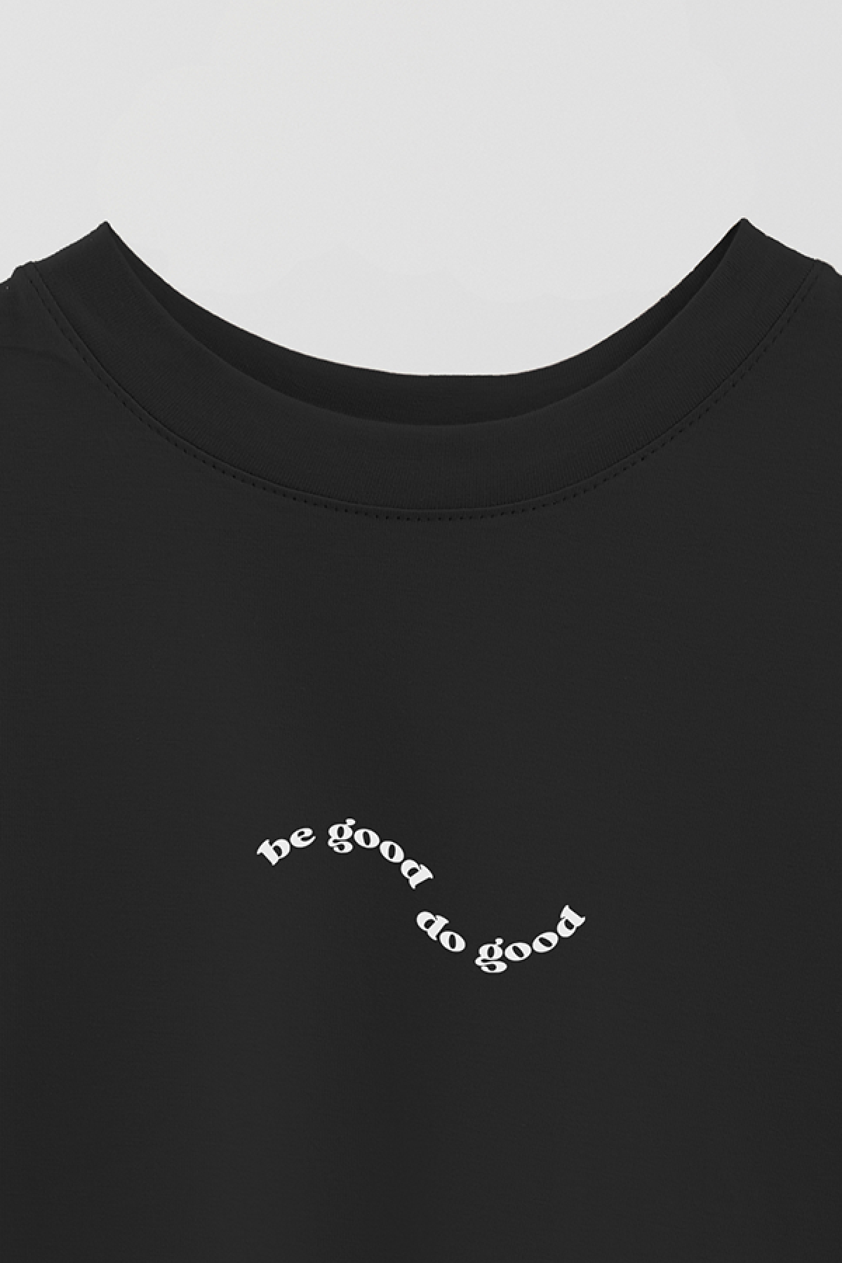 REMERA OVER ESTAMPADA BE GOOD DO GOOD
