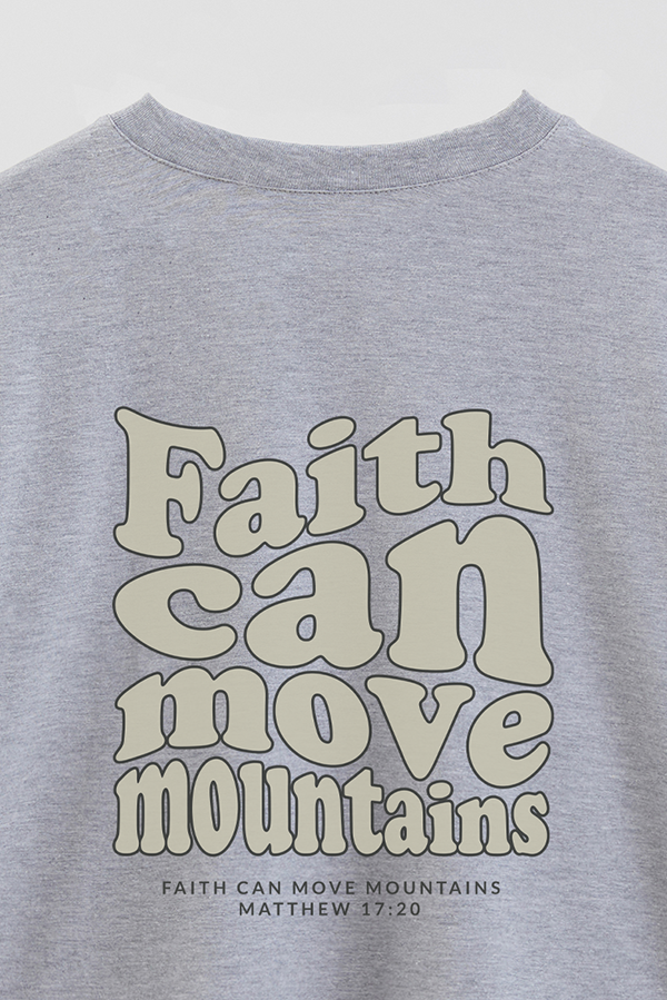 REMERA OVER ESTAMPADA UNISEX ESPALDA FAITH CAN MOVE MOUNTAINS