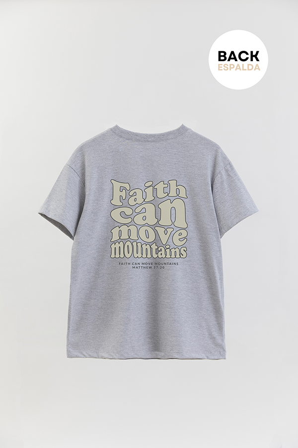 REMERA OVER ESTAMPADA UNISEX ESPALDA FAITH CAN MOVE MOUNTAINS