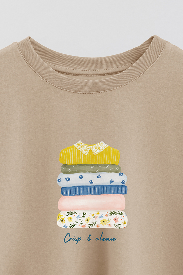 REMERA CROP ESTAMPADA COASTAL CRISP AND CLEAN