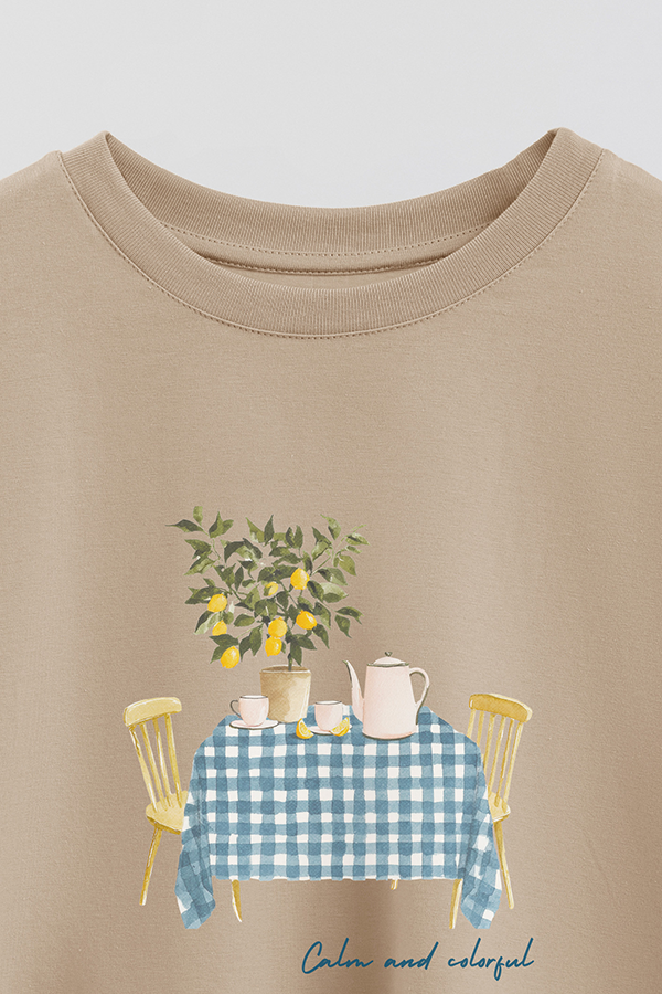 REMERA CROP ESTAMPADA COASTAL CALM AND COLORFUL