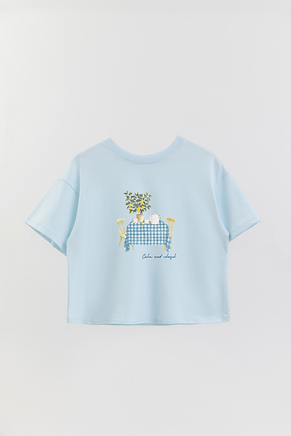 REMERA CROP ESTAMPADA COASTAL CALM AND COLORFUL