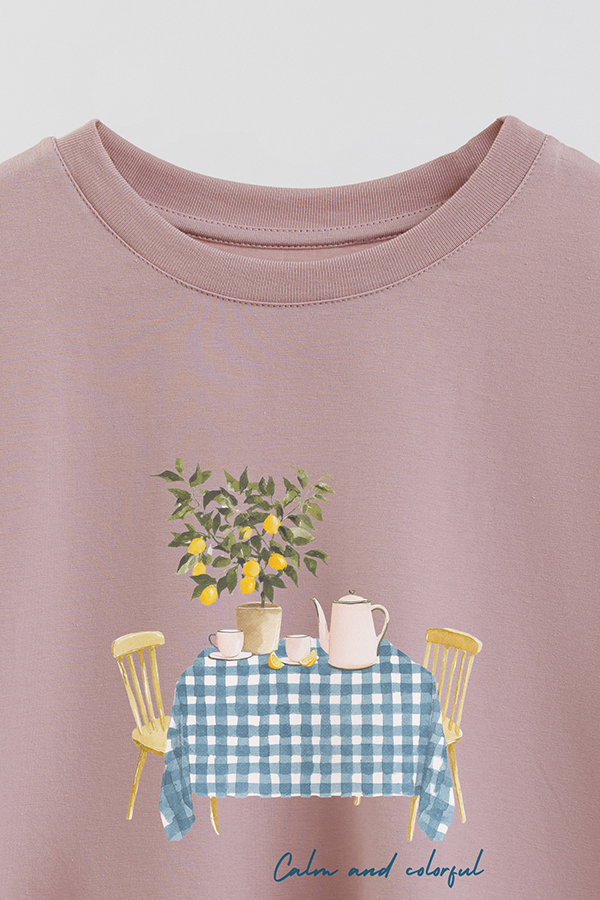 REMERA CROP ESTAMPADA COASTAL CALM AND COLORFUL