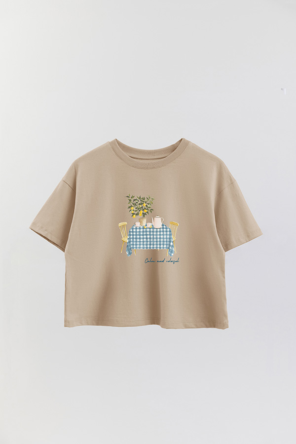 REMERA CROP ESTAMPADA COASTAL CALM AND COLORFUL