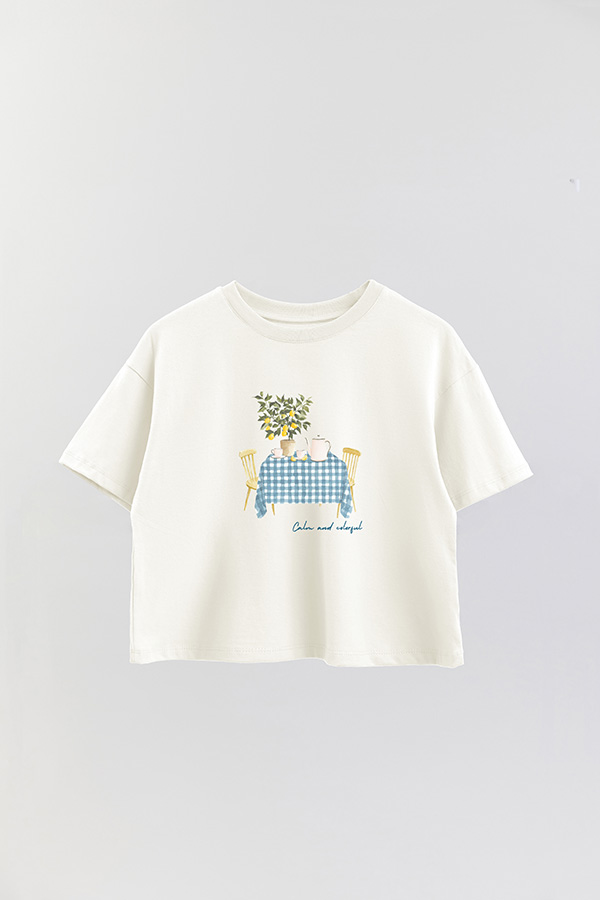 REMERA CROP ESTAMPADA COASTAL CALM AND COLORFUL