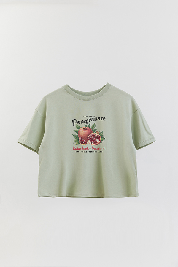REMERA CROP ESTAMPADA HARVEST FARM FRESH POMEGRANATE