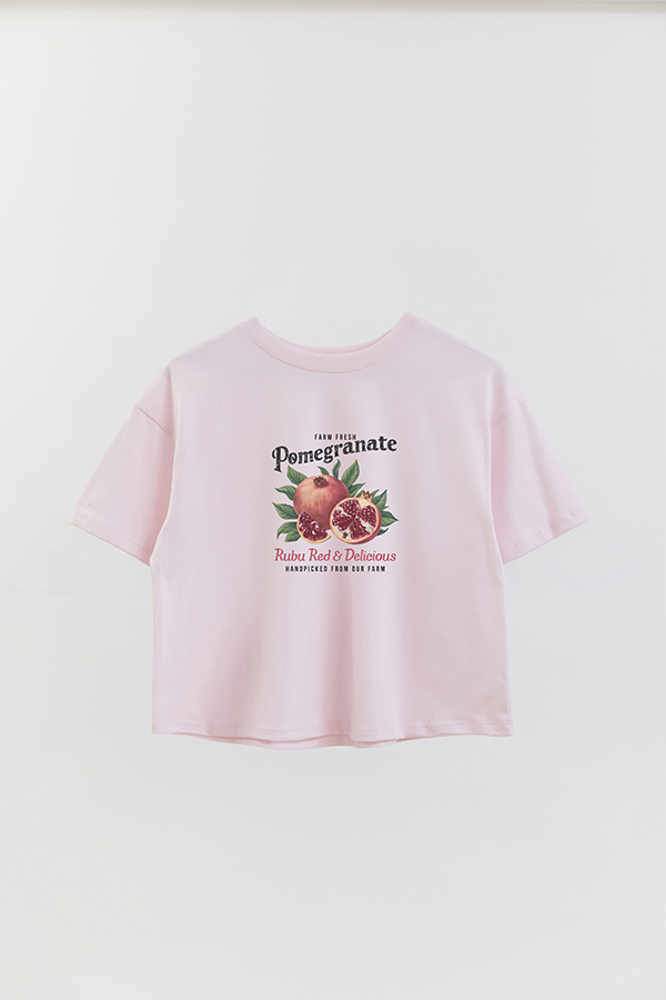 REMERA CROP ESTAMPADA HARVEST FARM FRESH POMEGRANATE