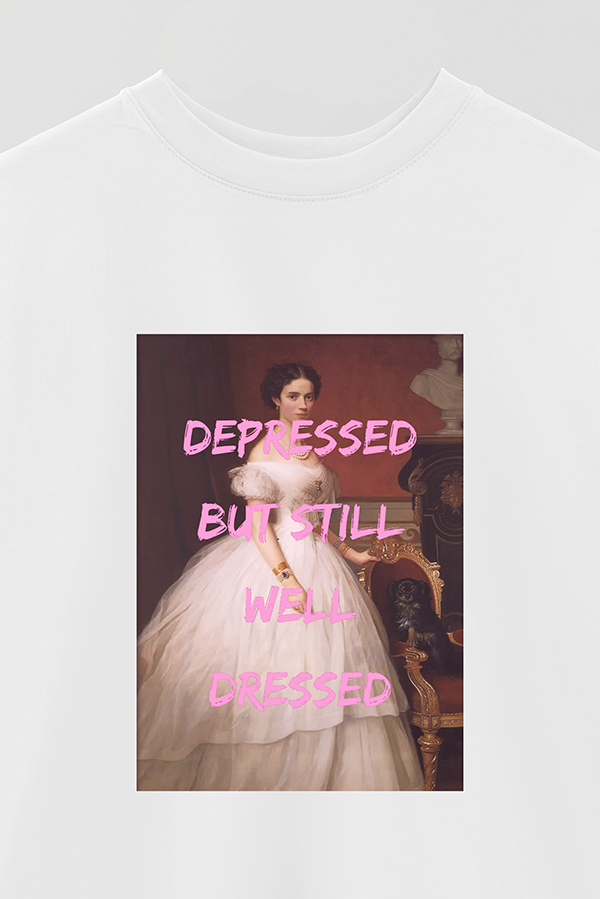 REMERA OVER ESTAMPADA ART COLLECTION 80 DEPRESSED BUT STILL WELL DRESSED