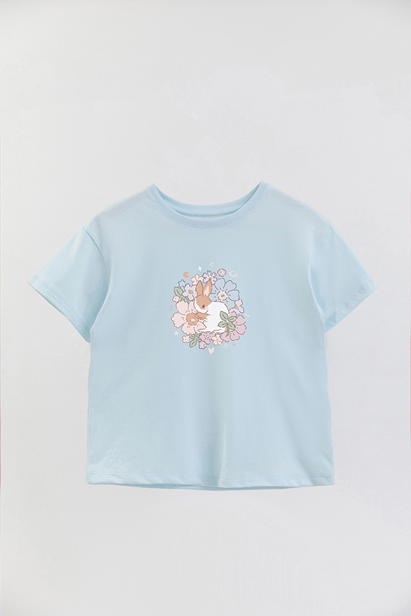 REMERA GIRL OVER BLOOMS WILDFLOWER BUNNY