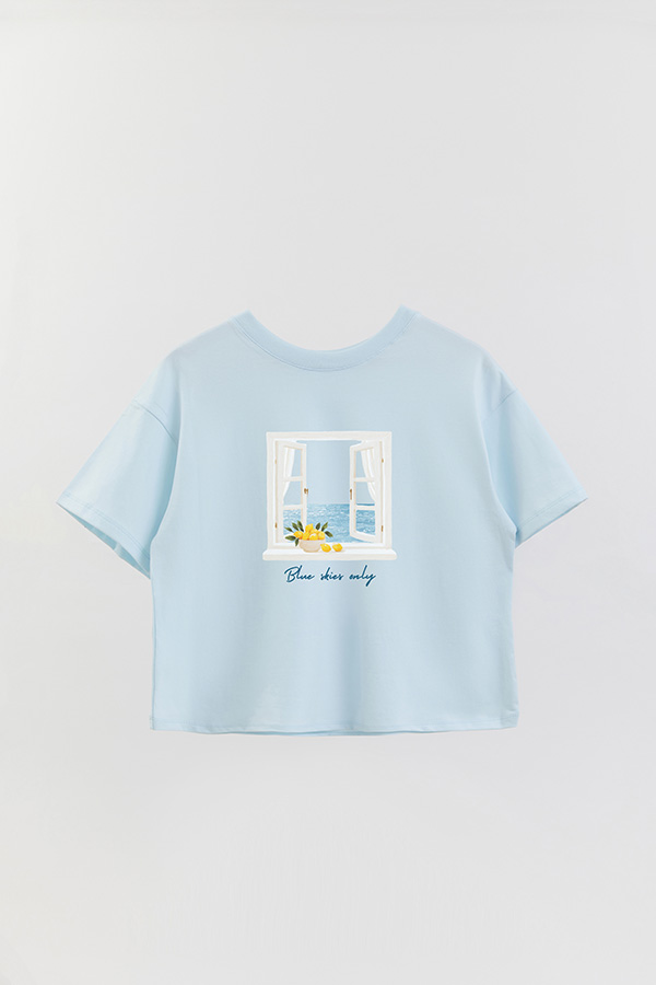 REMERA CROP ESTAMPADA COASTAL BLUE SKIES