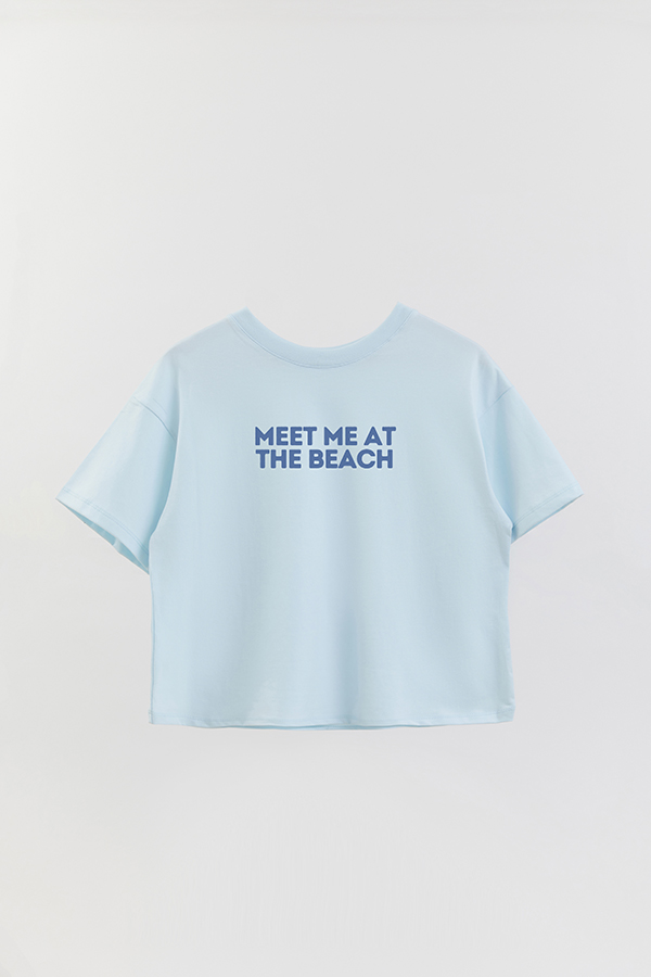 REMERA CROP ESTAMPADA BEACH MEET ME AT THE BEACH 2