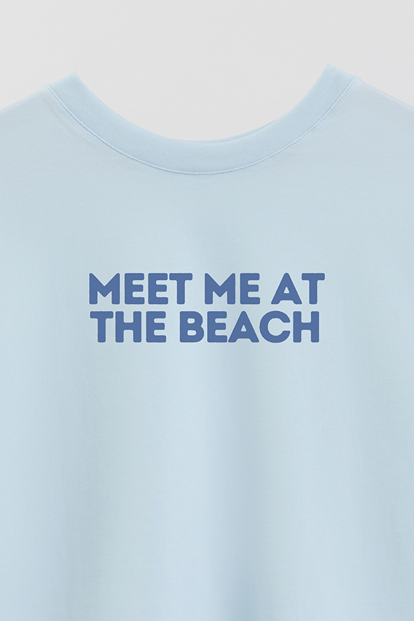 REMERA CROP ESTAMPADA BEACH MEET ME AT THE BEACH 2