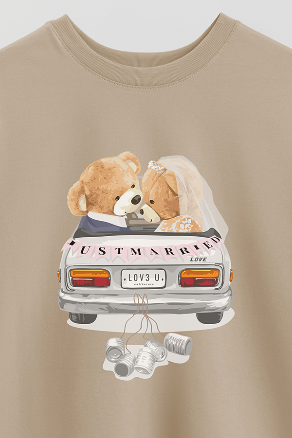 REMERA OVER ESTAMPADA UNISEX TEDDY JUST MARRIED