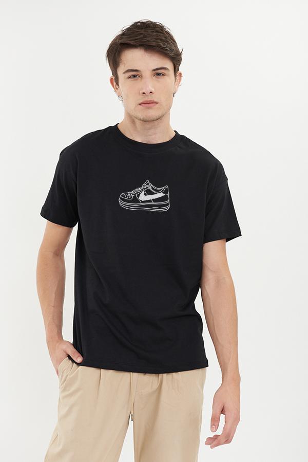 REMERA OVER ESTAMPADA UNISEX SNEAKERS