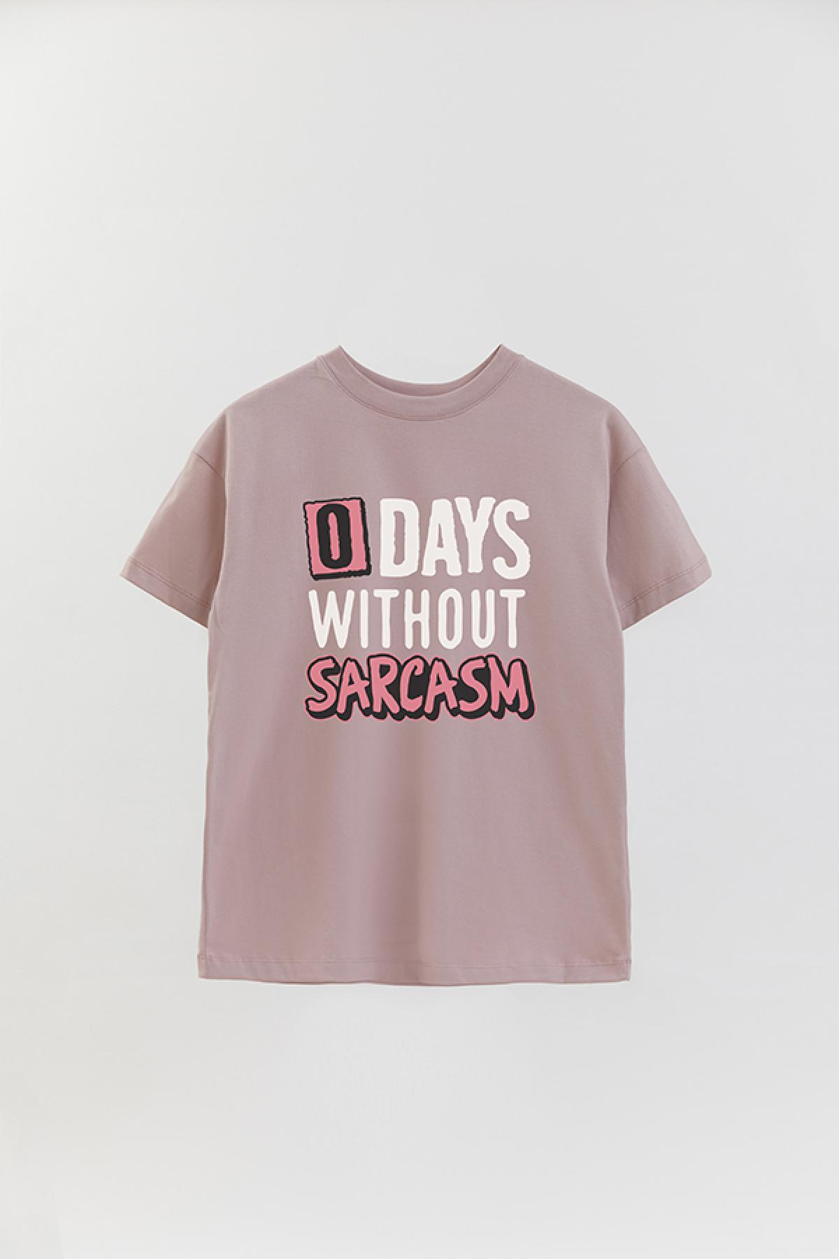 REMERA OVER ESTAMPADA LV5 0 DAYS WITHOUT SARCASM