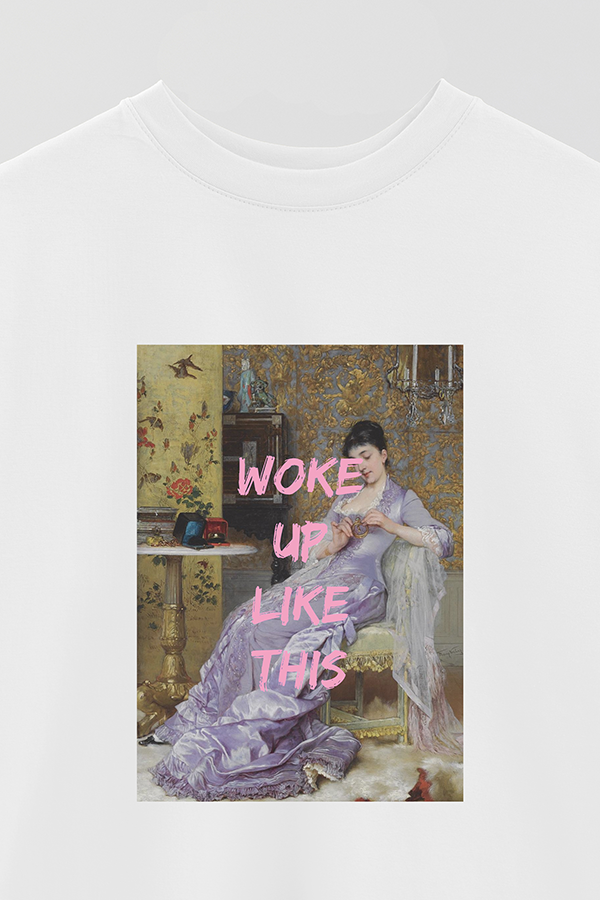 REMERA OVER ESTAMPADA ART COLLECTION 75 WOKE UP LIKE THIS