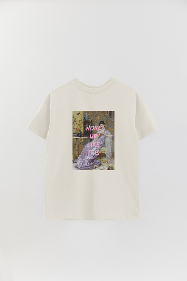 REMERA OVER ESTAMPADA ART COLLECTION 75 WOKE UP LIKE THIS