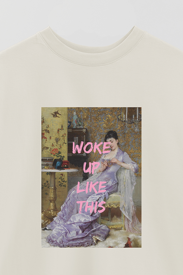 REMERA OVER ESTAMPADA ART COLLECTION 75 WOKE UP LIKE THIS