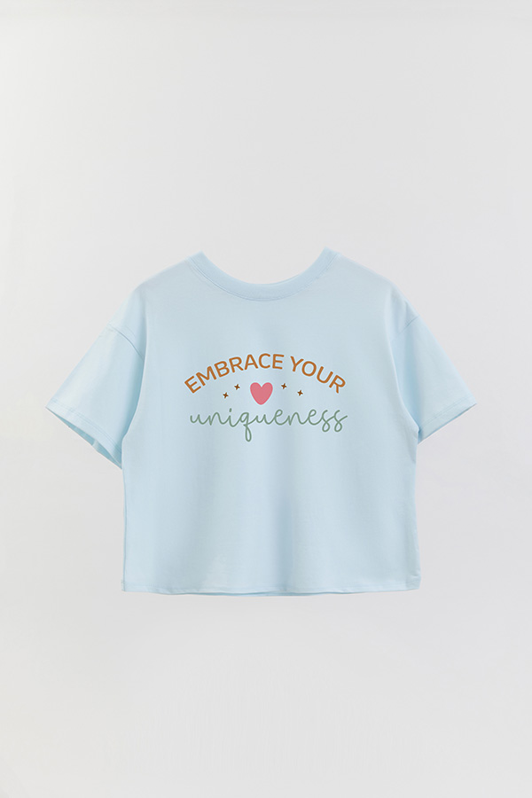 REMERA CROP ESTAMPADA CLR EMBRACE YOUR UNIQUENESS