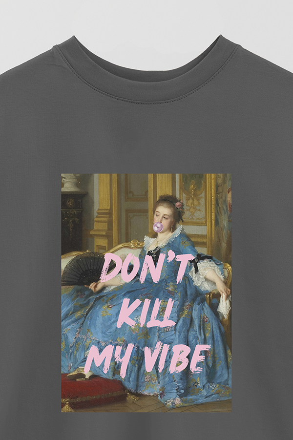 REMERA OVER ESTAMPADA ART COLLECTION 43 DON'T KILL MY VIBE