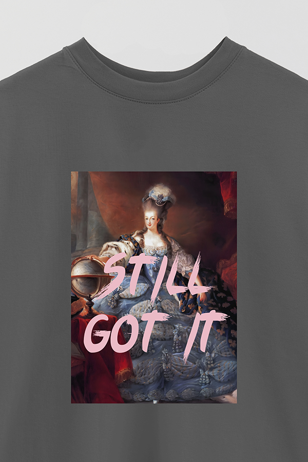 REMERA OVER ESTAMPADA ART COLLECTION 96 STILL GOT IT
