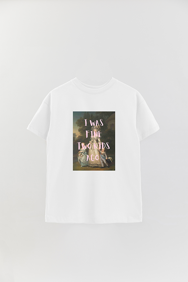 REMERA OVER ESTAMPADA ART COLLECTION 102 I WAS FINE TWO KIDS AGO
