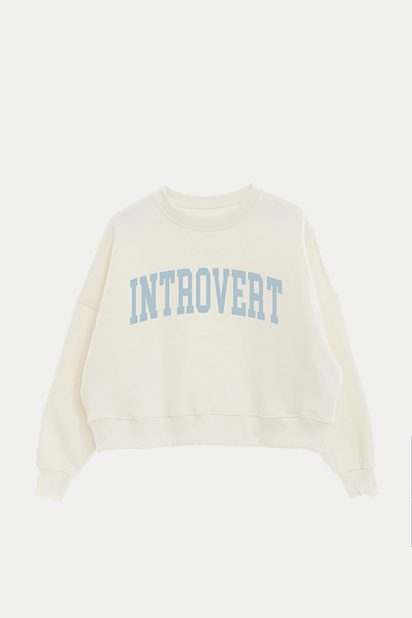 BUZO CROP ESTAMPADO VARSITY INTROVERT
