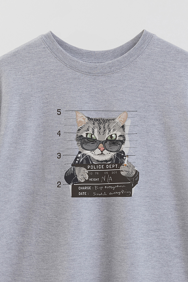 REMERA OVER ESTAMPADA CAT POLICE DEPT