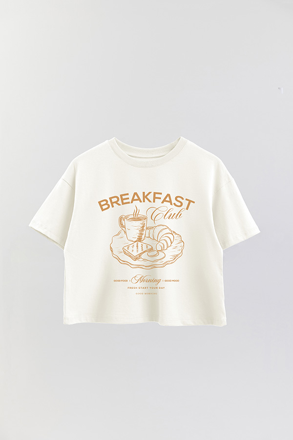 REMERA CROP ESTAMPADA BREAKFAST CLUB