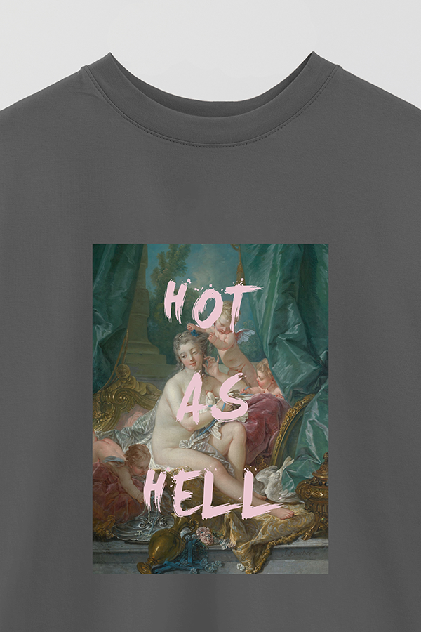 REMERA OVER ESTAMPADA ART COLLECTION 81 HOT AS HELL